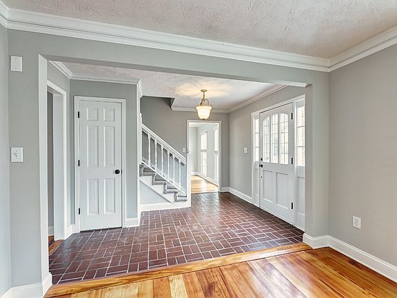 4th image of 4843 McPherson Dr NE