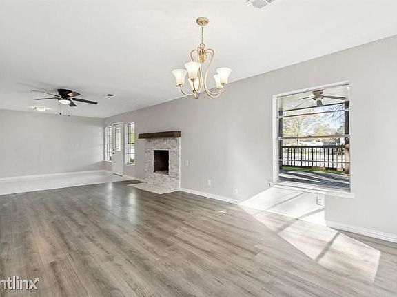 4th image of 2210R Rock Creek Dr