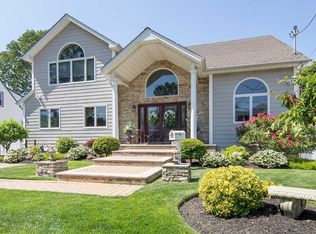 1917 Gormley Ave, Merrick, NY 11566