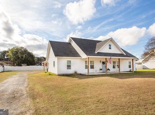 3090 Pineland Dr, Waycross, GA 31503