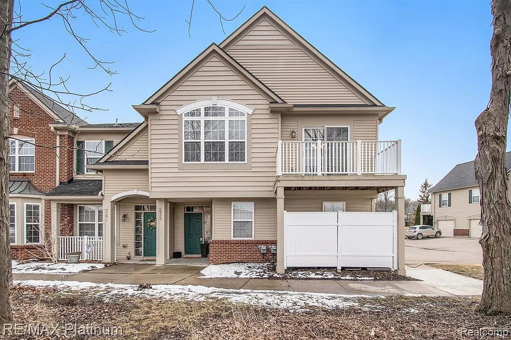 633 Abbington Ct photo 1