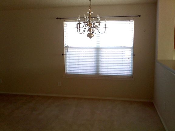 5th image of 2320 Collier Dr