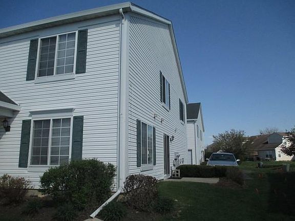 4th image of 690 Fieldcrest Dr Unit A