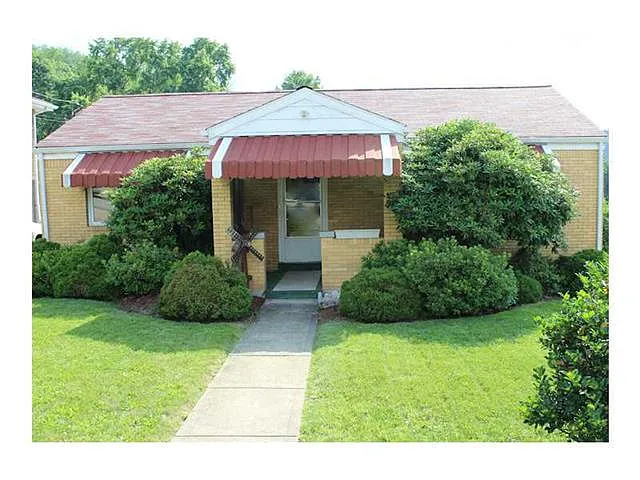 12 Summit St photo 1