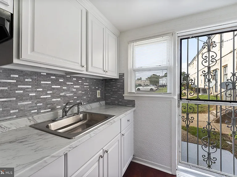 2510 Iverson St — Photo 8