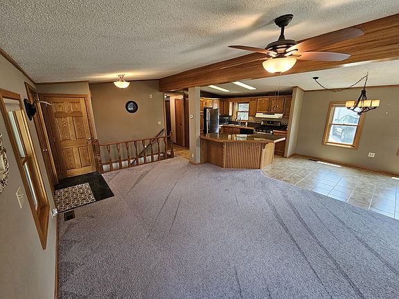 5th image of 136 Manor Dr