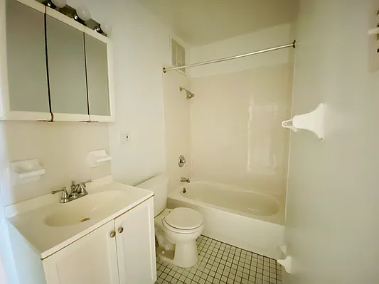 Rented by Compass | media 40