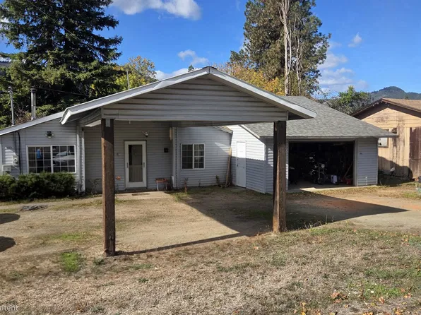 303 Walnut St, Myrtle Creek, OR 97457