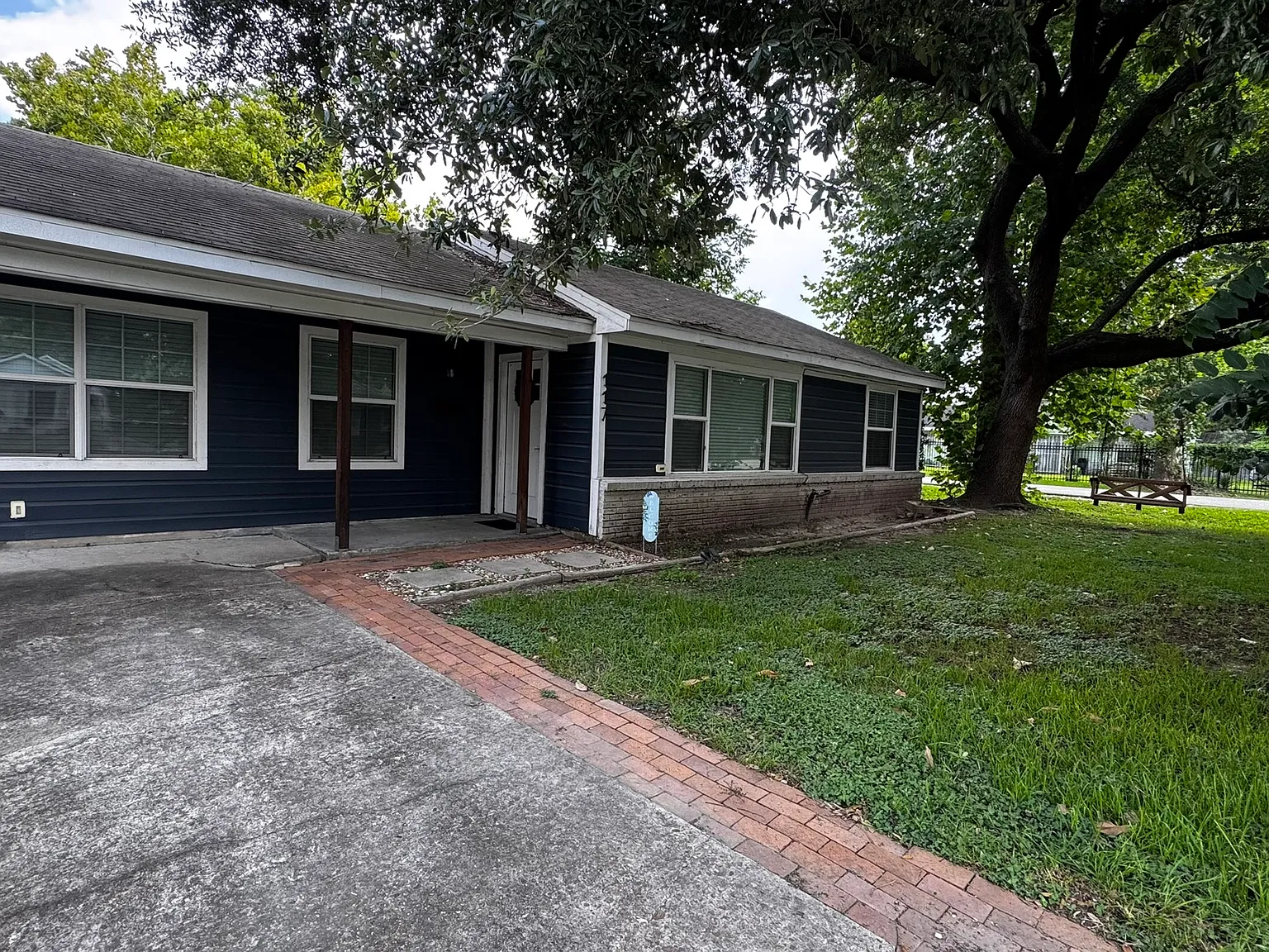 3 bed, 1704 sqft, $2,350 — Photo 2
