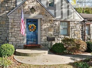 8029 Manor Rd, Leawood, KS 66206