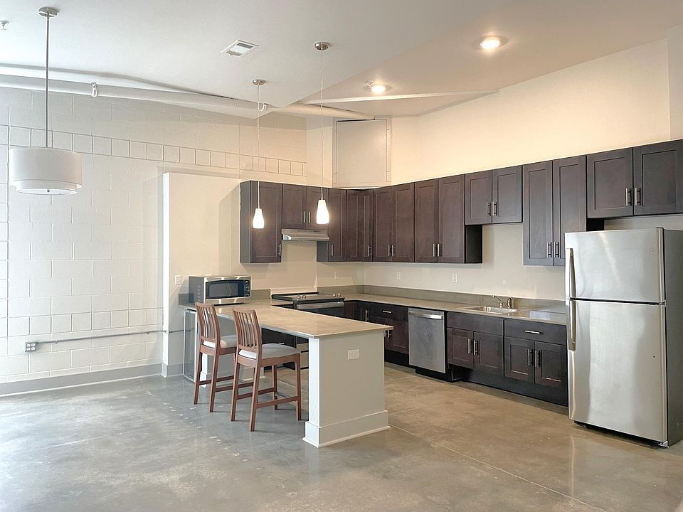 Kitchen, Breakfast Bar, Dining Area