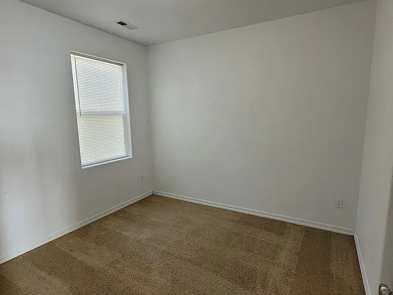 525 Florida St — Photo 12