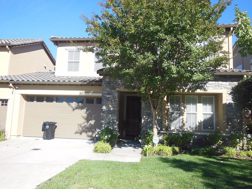 1st image of 1686 Heritage Bay Pl #31