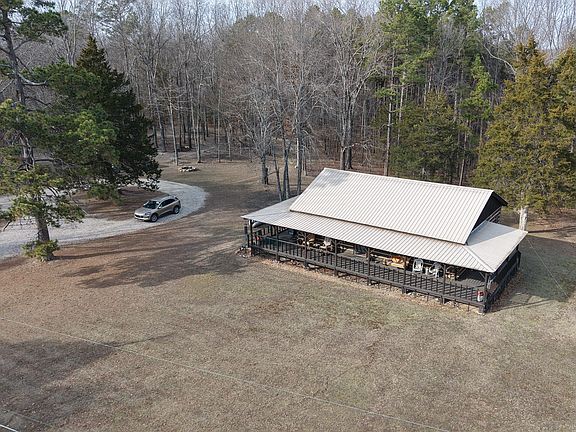2nd image of 1585 Knob Creek Rd