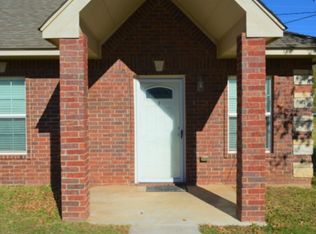215 W E Ave APT F, Cache, OK 73527