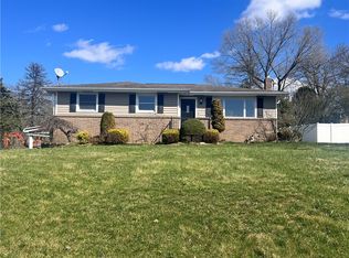 911 Richview Dr, New Castle, PA 16101