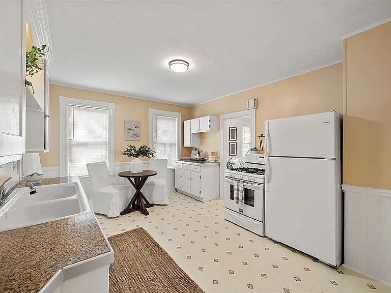158 Glendale Rd — Photo 1