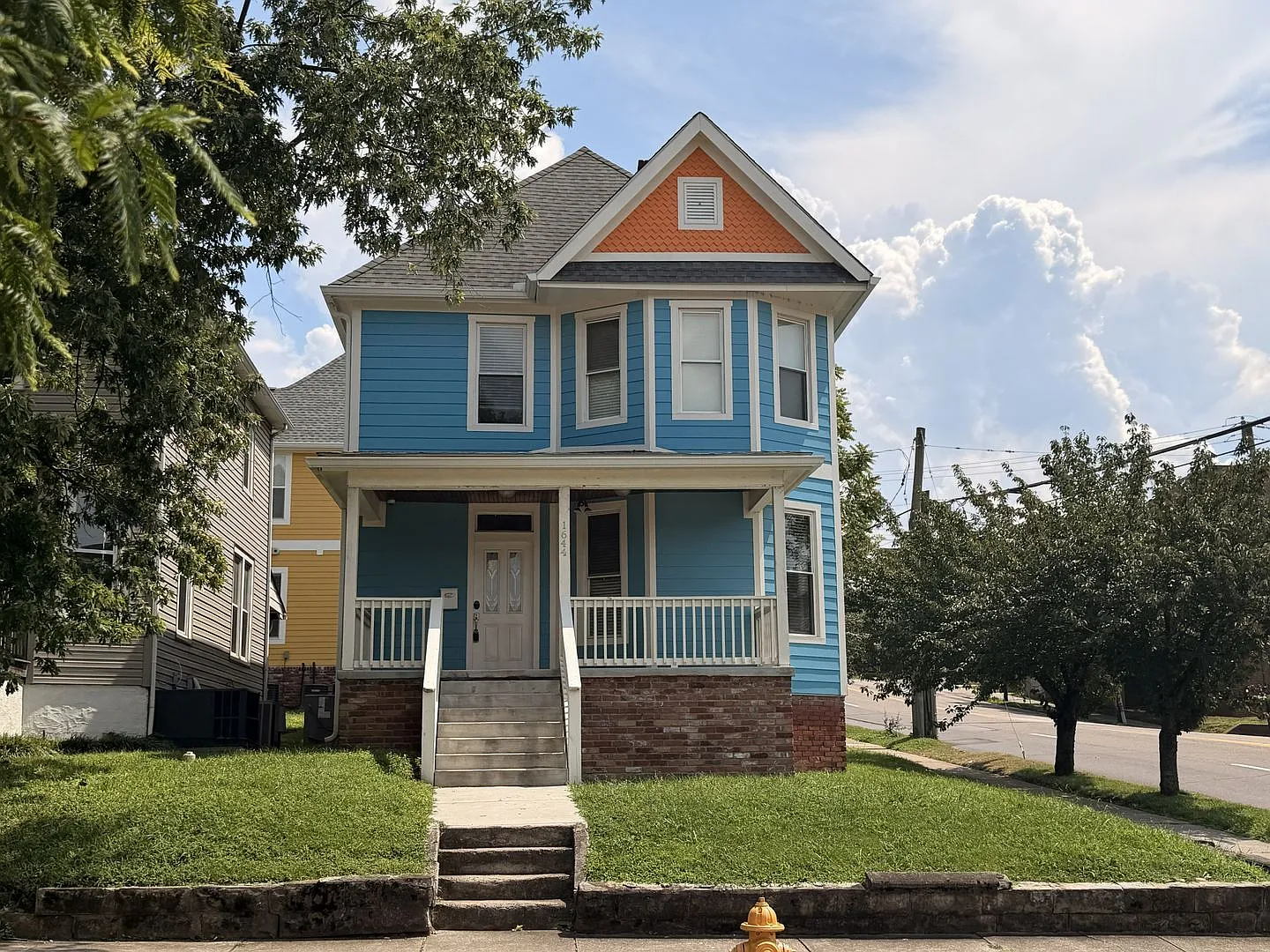 Waitlist for Aug2027Jul2028 Now Open! |5BR/3BA Home in Fort Sanders | Walk to UTK Campus — Photo 1