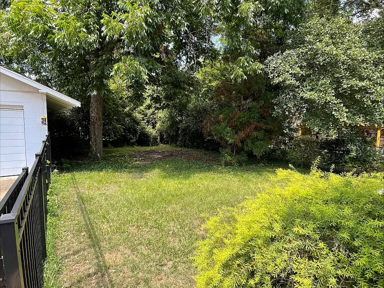 1829 McDowell St — Photo 23