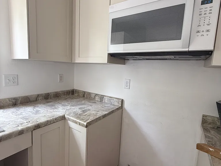 751 W Benton St #1/2 — Photo 3