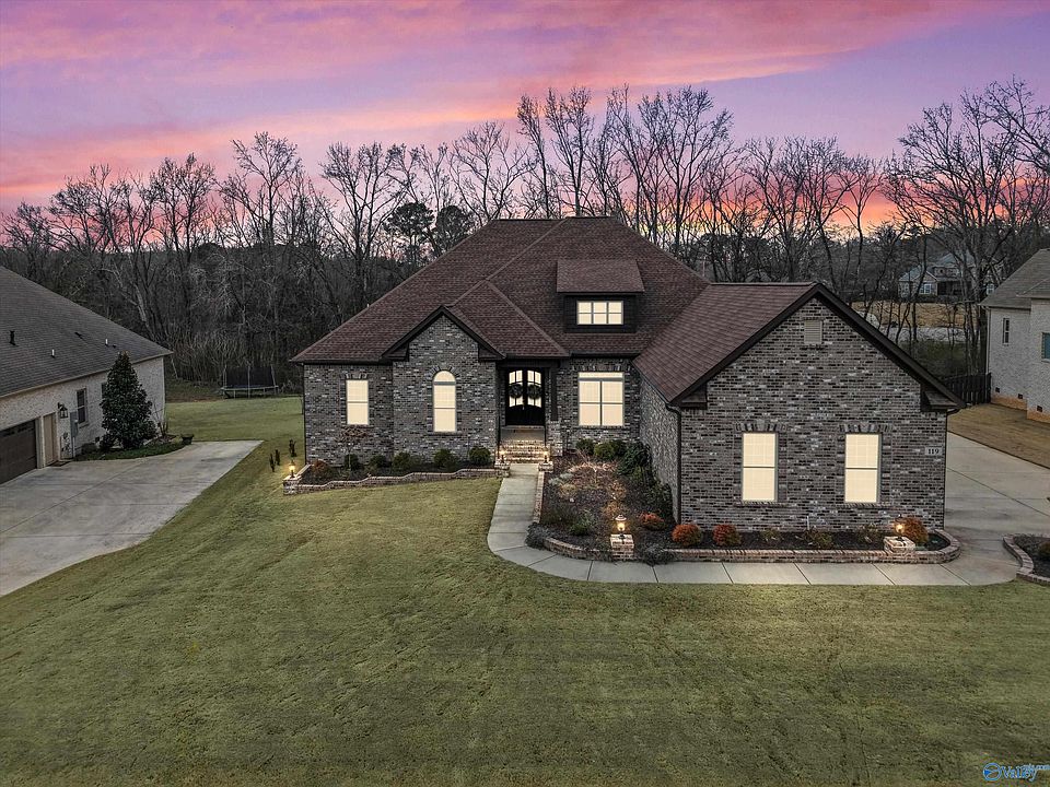 1st image of 119 Hollow Ridge Cir