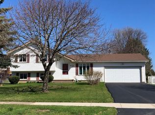 36 Larkins Xing, Rochester, NY 14612