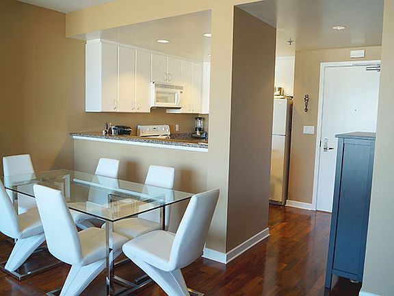 3rd image of 250 King St Unit 908