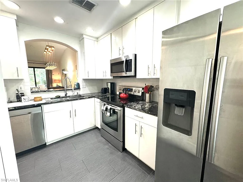 3 bed, 2.5 bath, 1406 sqft, $4,500 — Photo 2