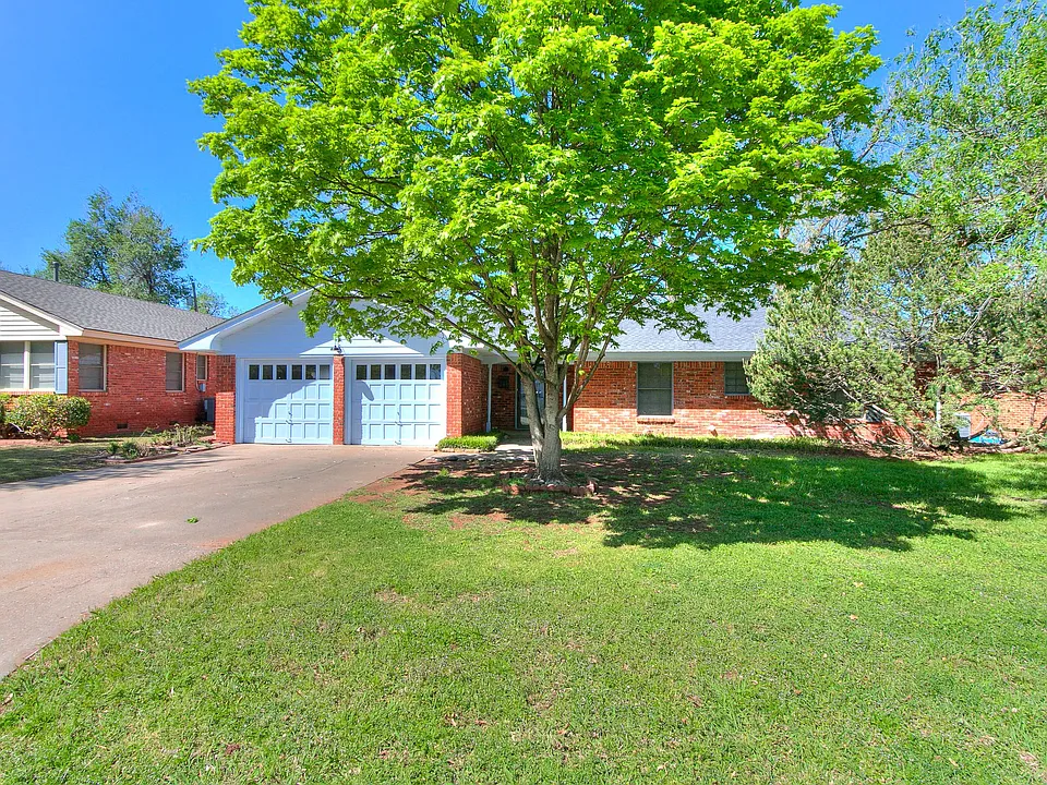 2209 Gladstone Ter