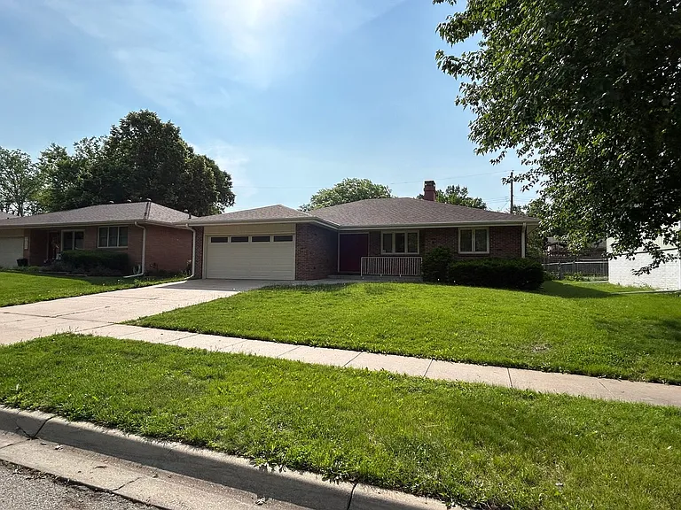 4924 Cresthaven Dr — Photo 1