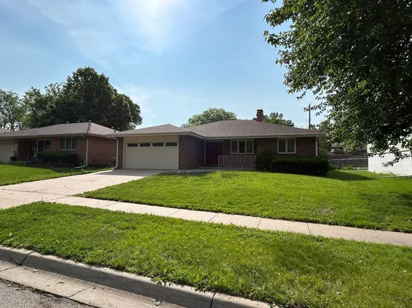 4924 Cresthaven Dr, Lincoln, NE 68516