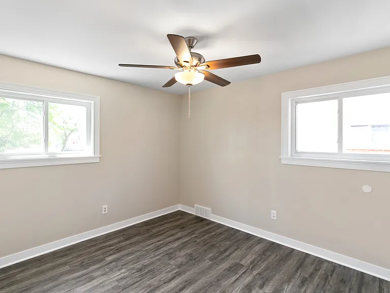 Pinehurst Manor — Photo 19