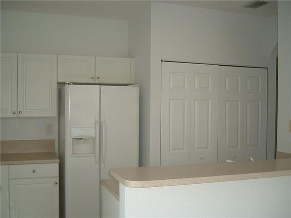 5th image of 3335 NE 13th Circle Dr Unit 103