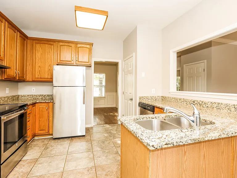 398 Roxie Ct — Photo 8