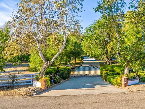 4th image of 39955 Chaparral Dr