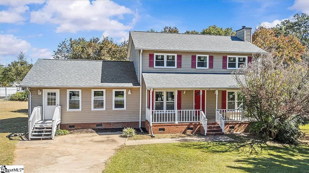 5 bed, 4.5 bath, 2240 sqft, $720 — Photo 1