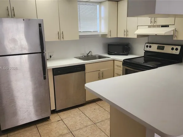 8290 Lake Dr, Doral, FL