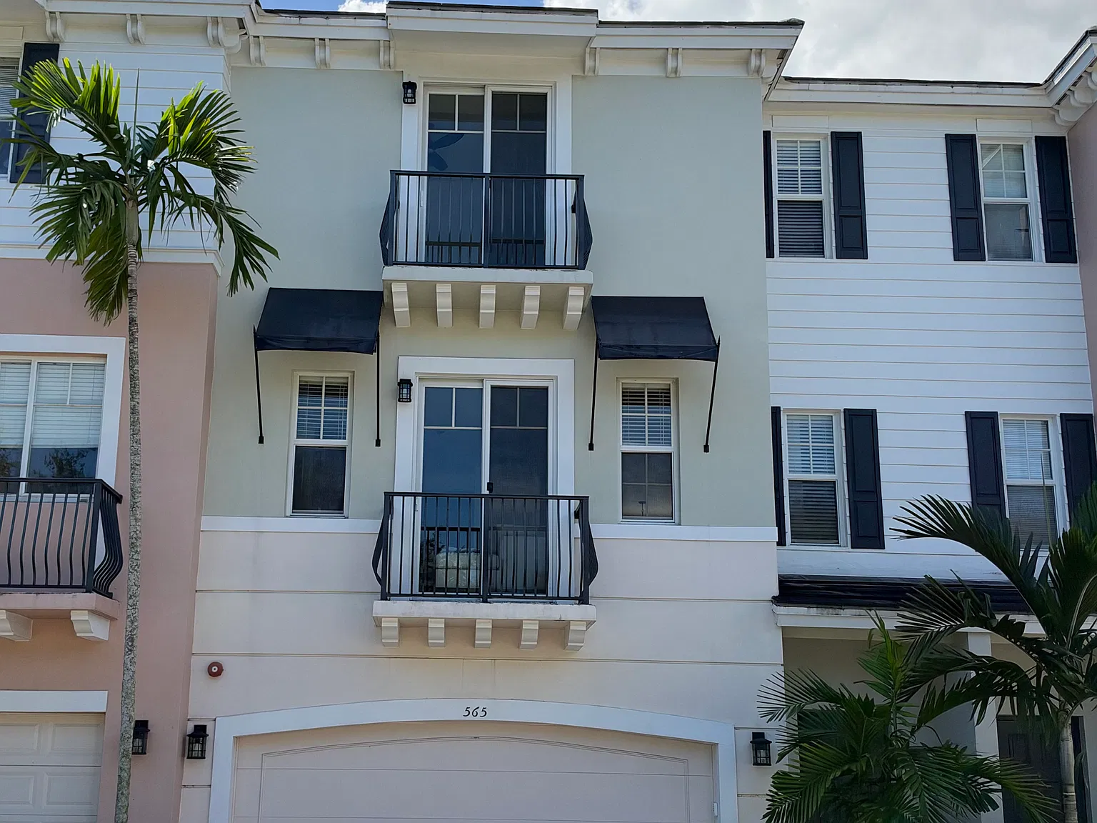 3 bed, 2334 sqft, $5,250 — Photo 2