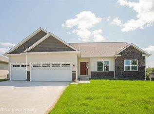 1606 Lakeview Dr, Pleasant Hill, IA 50327