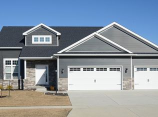 1414 Winterberry Dr, Savoy, IL 61874