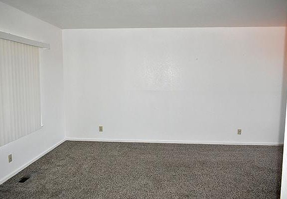2nd image of 185 Smokey Hills Dr
