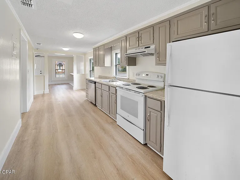 206 E 2nd Ct #A — Photo 9