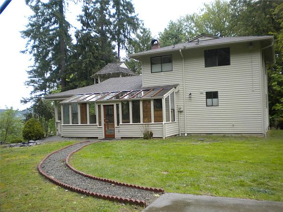 3rd image of 241 NE Alder Creek Ln