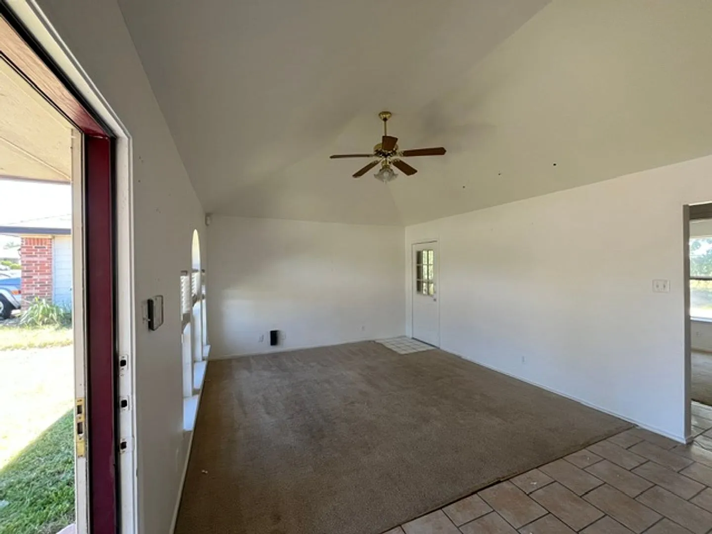 Single Family 3 bedroom — Photo 2
