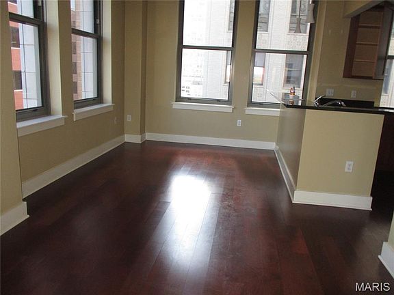 4th image of 300 N Broadway Unit 1406
