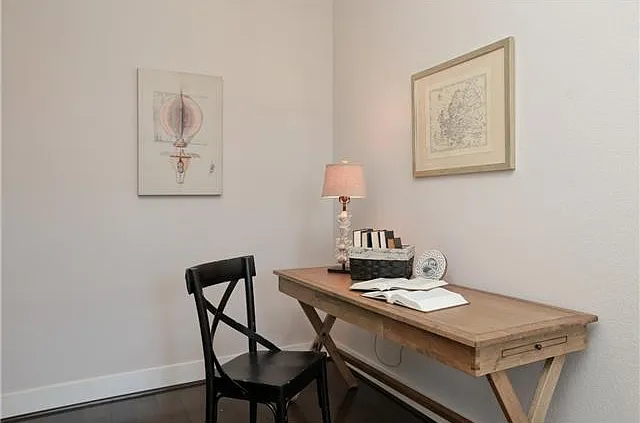 401 Derby Ave — Photo 21