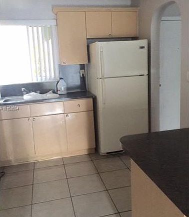 3rd image of 980 NE 170th St APT 116