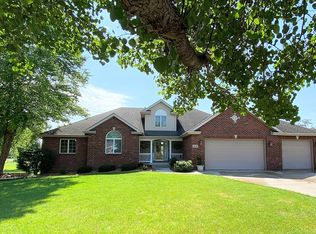 9384 E Oakridge Dr, Saint John, IN 46373