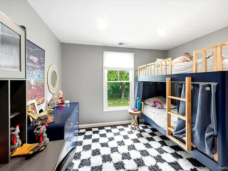 736 Pelhamdale Ave — Photo 12