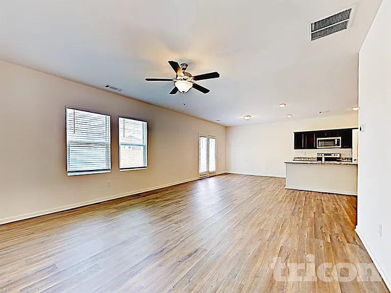 1942 Hudson Dr — Photo 5